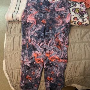Size 8 lulu leggings.